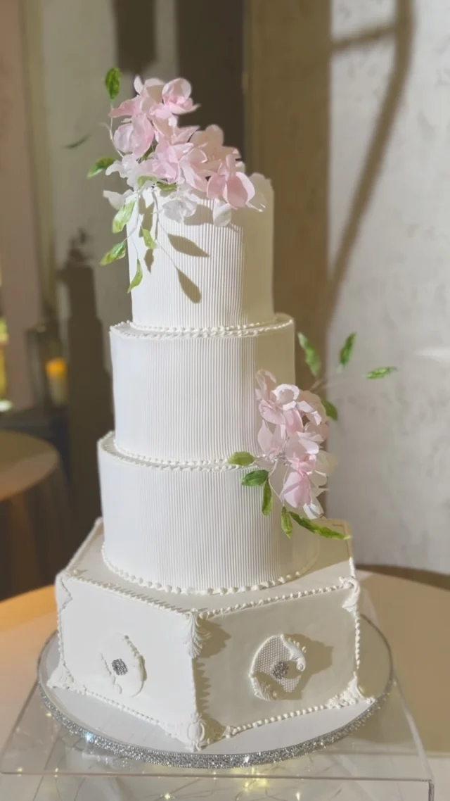 #mcneishsbakeshop #weddingcake #fondantcakes #tiercake #waferpaperflowers #waferpaper #tomballbakery #womanowned #womenentrepreneurs #cakesofinstagram